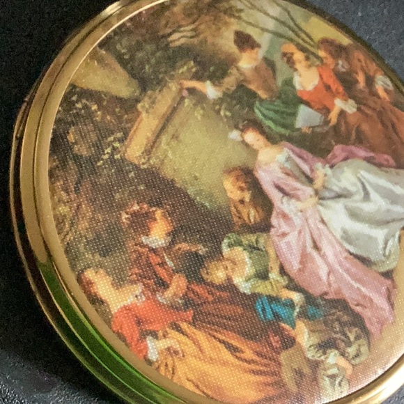 Wonderful Condition 1950s Italian Silk Cover Crème Powder Compact Baroque Ladies - Picture 15 of 15